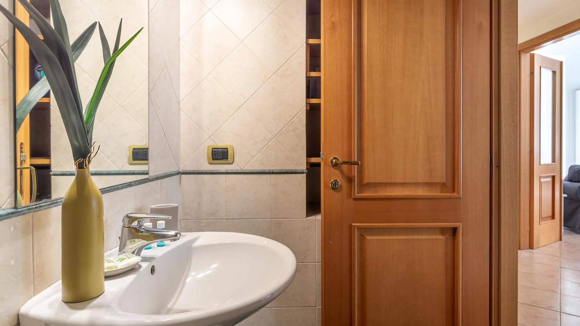 Iflat Space And Comfort In The Heart Of Monti Rome 0*,  Italy