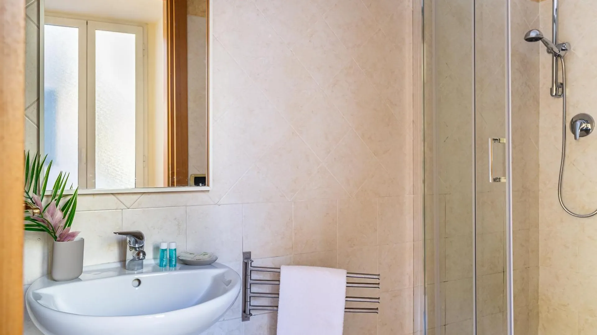 Iflat Space And Comfort In The Heart Of Monti Rome 0*,