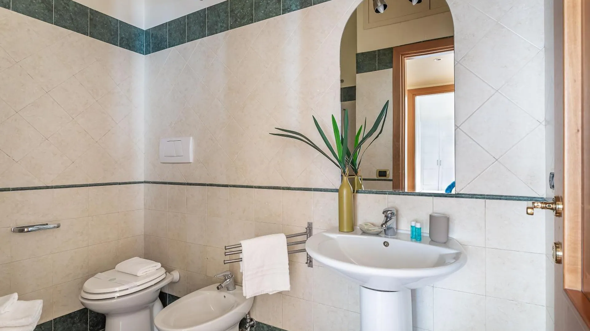 Apartment Iflat Space And Comfort In The Heart Of Monti Rome Italy